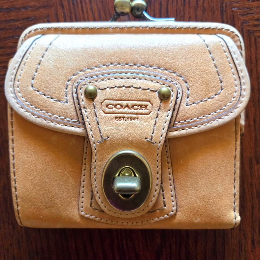 Coach VINTAGE Tan Leather Women's WALLET NEVER USED